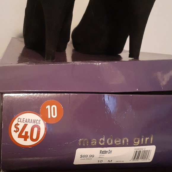 Black shoes. - Picture 6 of 7